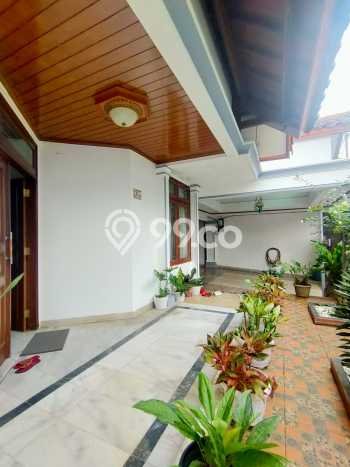 Ready to Use! Premium House LT 253m2 Desain Modern di Pejaten Ready to Use! Premium House LT 253m2 Desain Modern di Pejaten