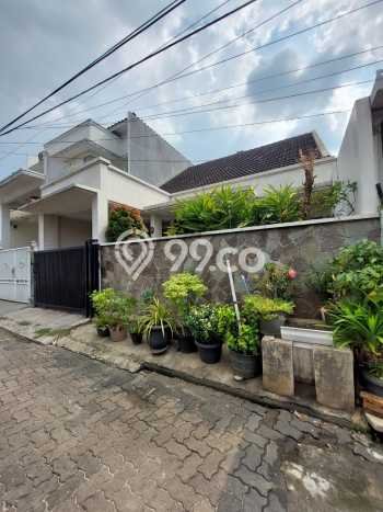 Hunian Nyaman Asri 2 KT Siap Huni di Bintaro Tangerang Selatan Hunian Nyaman Asri 2 KT Siap Huni di Bintaro Tangerang Selatan