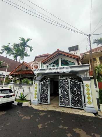 Ready to Use! Premium House LT 253m2 Desain Modern di Pejaten Ready to Use! Premium House LT 253m2 Desain Modern di Pejaten