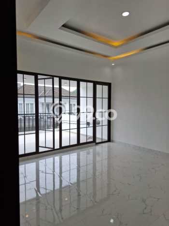 Hunian Mewah LB 300m2 Siap Huni Desain Elegan di Bintaro, Tangerang Selatan Hunian Mewah LB 300m2 Siap Huni Desain Elegan di Bintaro, Tangerang Selatan