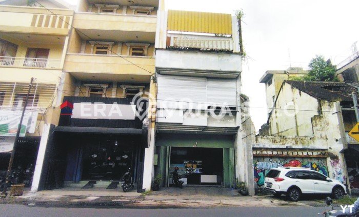 Area Ramai! Ruko Dijual di Jebres untuk Bisnis Luas Bangunan 400m2 Area Ramai! Ruko Dijual di Jebres untuk Bisnis Luas Bangunan 400m2