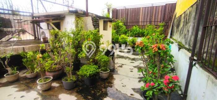 Area Ramai! Ruko Dijual di Jebres untuk Bisnis Luas Bangunan 400m2 Area Ramai! Ruko Dijual di Jebres untuk Bisnis Luas Bangunan 400m2