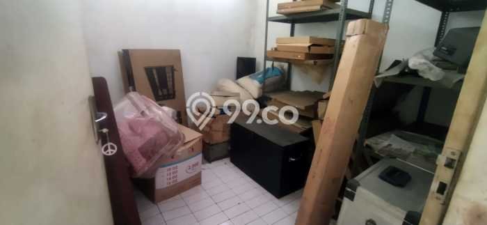 Area Ramai! Ruko Dijual di Jebres untuk Bisnis Luas Bangunan 400m2 Area Ramai! Ruko Dijual di Jebres untuk Bisnis Luas Bangunan 400m2