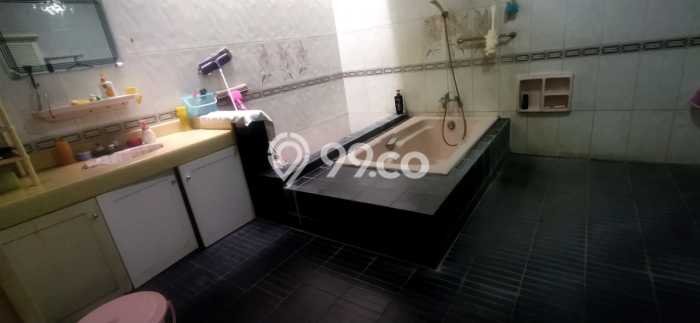 Area Ramai! Ruko Dijual di Jebres untuk Bisnis Luas Bangunan 400m2 Area Ramai! Ruko Dijual di Jebres untuk Bisnis Luas Bangunan 400m2