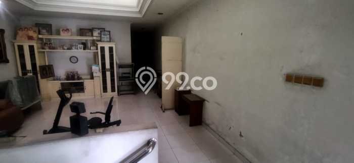 Area Ramai! Ruko Dijual di Jebres untuk Bisnis Luas Bangunan 400m2 Area Ramai! Ruko Dijual di Jebres untuk Bisnis Luas Bangunan 400m2