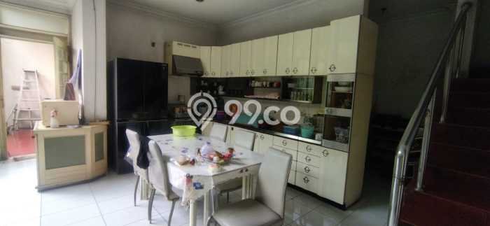 Area Ramai! Ruko Dijual di Jebres untuk Bisnis Luas Bangunan 400m2 Area Ramai! Ruko Dijual di Jebres untuk Bisnis Luas Bangunan 400m2