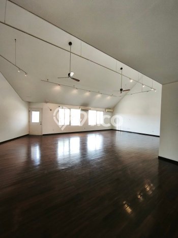 Rumah sewa siap pakai 5 Kamar Tidur di SCBD, Jakarta Selatan Rumah sewa siap pakai 5 Kamar Tidur di SCBD, Jakarta Selatan