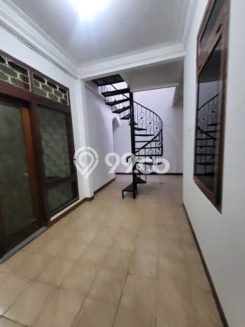 Unit Kost Dijual di Kemanggisan dengan 16 Kamar Area Strategis Unit Kost Dijual di Kemanggisan dengan 16 Kamar Area Strategis