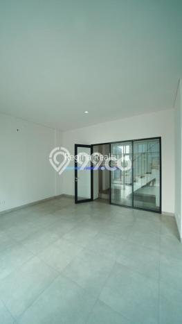 Unit Ruko Disewakan di BSD City di Area Ramai & Strategis Unit Ruko Disewakan di BSD City di Area Ramai & Strategis