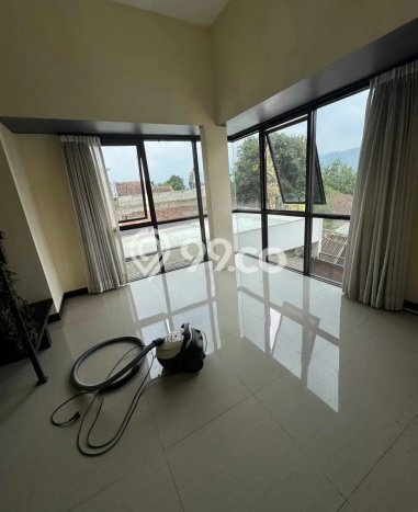 Hunian Elit LB 400m2 Siap Pakai Desain Elegan di Lembang, Bandung Hunian Elit LB 400m2 Siap Pakai Desain Elegan di Lembang, Bandung