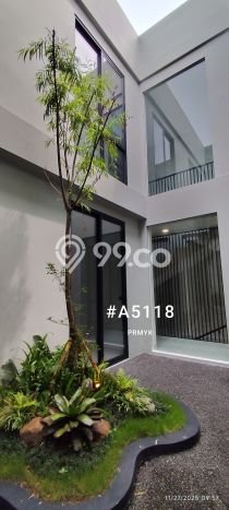 Rumah Mewah LB 380m2 Siap Huni Desain Elegan di Citraland, Surabaya Rumah Mewah LB 380m2 Siap Huni Desain Elegan di Citraland, Surabaya