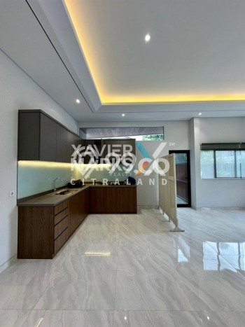 Rumah Elit LB 215m2 Siap Huni Desain Elegan di Manyar, Surabaya Rumah Elit LB 215m2 Siap Huni Desain Elegan di Manyar, Surabaya