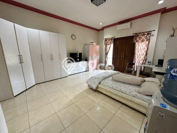 Rumah Elit LB 372m2 Siap Pakai Desain Elegan di Galaxy, Surabaya Rumah Elit LB 372m2 Siap Pakai Desain Elegan di Galaxy, Surabaya