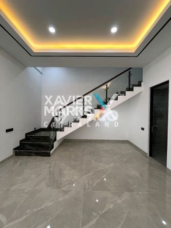 Hunian Elit LB 300m2 Siap Pakai Desain Elegan di Citraland, Surabaya Hunian Elit LB 300m2 Siap Pakai Desain Elegan di Citraland, Surabaya