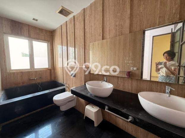 Rumah Elit LB 460m2 Siap Pakai Desain Elegan di Pondok Indah, Jakarta Selatan Rumah Elit LB 460m2 Siap Pakai Desain Elegan di Pondok Indah, Jakarta Selatan