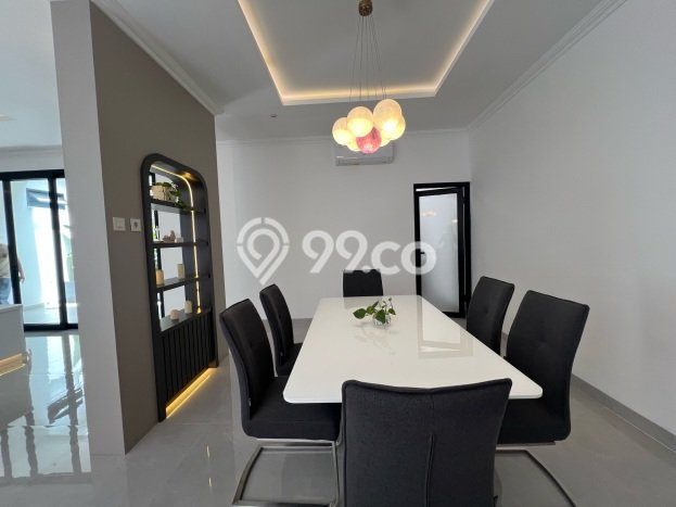 For Sale! Luxury House LT 240m2 Desain Elegan di Alam Sutera For Sale! Luxury House LT 240m2 Desain Elegan di Alam Sutera