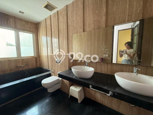 Rumah Elit LB 460m2 Siap Pakai Desain Elegan di Pondok Indah, Jakarta Selatan Rumah Elit LB 460m2 Siap Pakai Desain Elegan di Pondok Indah, Jakarta Selatan