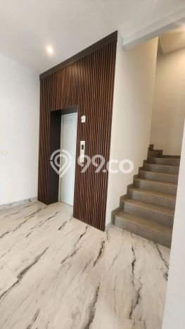 Ready to Use! Luxury House LT 248m2 Desain Elegan di Alam Sutera Ready to Use! Luxury House LT 248m2 Desain Elegan di Alam Sutera