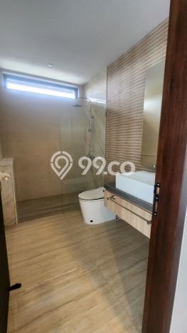 Ready to Use! Luxury House LT 248m2 Desain Elegan di Alam Sutera Ready to Use! Luxury House LT 248m2 Desain Elegan di Alam Sutera