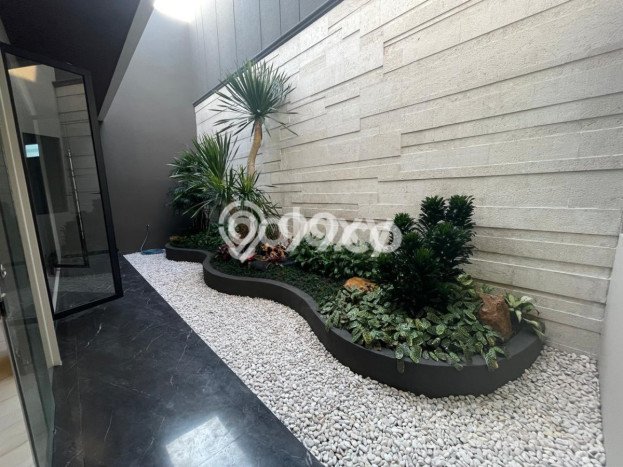 Rumah Mewah LB 600m2 Siap Huni Desain Elegan di Citraland, Surabaya Rumah Mewah LB 600m2 Siap Huni Desain Elegan di Citraland, Surabaya