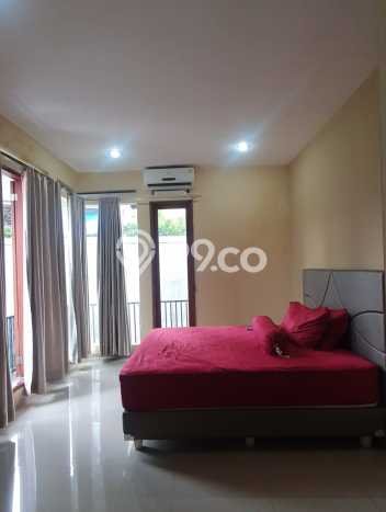 Hunian Mewah LB 300m2 Siap Huni Desain Elegan di Bintaro, Tangerang Selatan Hunian Mewah LB 300m2 Siap Huni Desain Elegan di Bintaro, Tangerang Selatan