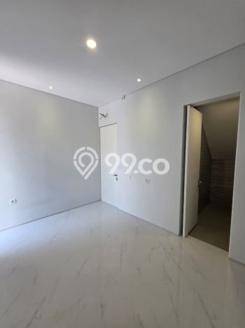 Jual Rumah Strategis Bagus Punya 4 KT di Rungkut Surabaya SHM Jual Rumah Strategis Bagus Punya 4 KT di Rungkut Surabaya SHM
