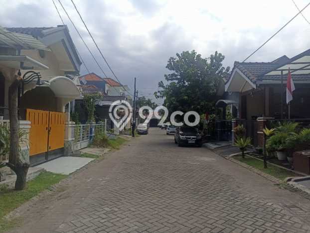 For Sale Rumah 5 Kamar Lokasi Strategis Bagus dan Strategis di Sidoarjo For Sale Rumah 5 Kamar Lokasi Strategis Bagus dan Strategis di Sidoarjo