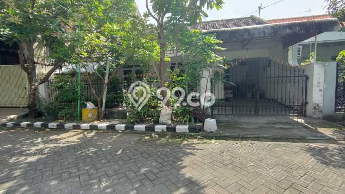 Rumah Akses Mudah di Rungkut, Surabaya, LT 200m² LB 100m² Rumah Akses Mudah di Rungkut, Surabaya, LT 200m² LB 100m²