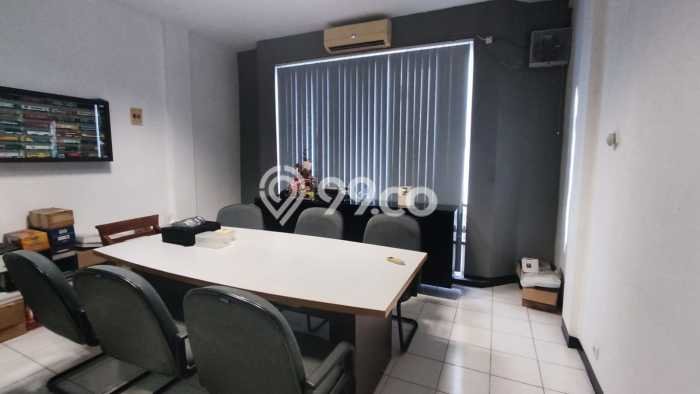 Jual Ruko Kawasan Sukolilo, Luas 120m², Area Berkembang, Jalan Utama Jual Ruko Kawasan Sukolilo, Luas 120m², Area Berkembang, Jalan Utama