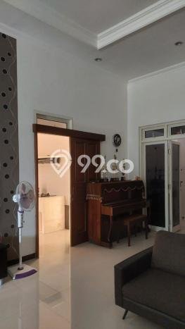 HUNIAN PILIHAN! Rumah di Manyar, Luas 187m² Bangunan 200m² HUNIAN PILIHAN! Rumah di Manyar, Luas 187m² Bangunan 200m²