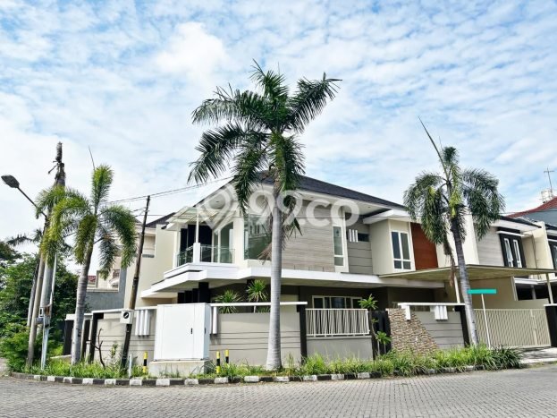 For Sale Rumah Mewah Exclusive di Sukolilo, Surabaya For Sale Rumah Mewah Exclusive di Sukolilo, Surabaya