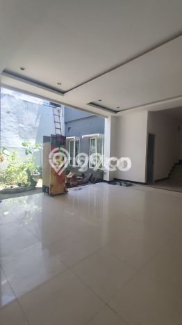 Hot Offer Hunian Mewah Ideal dan Luas di Dukuh Pakis, Surabaya Hot Offer Hunian Mewah Ideal dan Luas di Dukuh Pakis, Surabaya