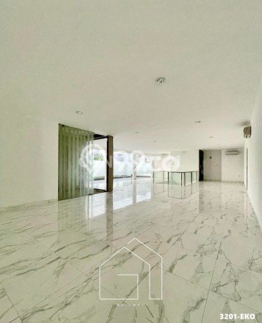 Kantor Kawasan Bisnis di Kebayoran Baru, Luas 1000m2m², Mainroad Kantor Kawasan Bisnis di Kebayoran Baru, Luas 1000m2m², Mainroad