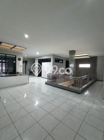 Rumah Luxury Modern Tanpa Renovasi di Raya Darmo Surabaya Rumah Luxury Modern Tanpa Renovasi di Raya Darmo Surabaya