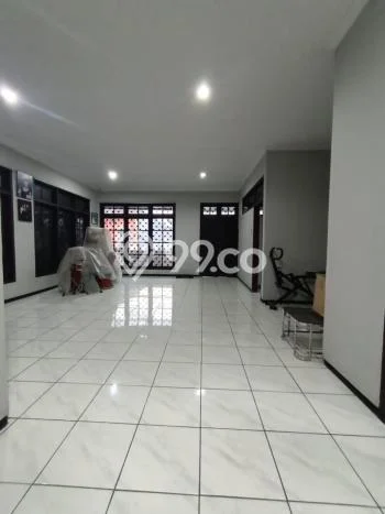 Rumah Luxury Modern Tanpa Renovasi di Raya Darmo Surabaya Rumah Luxury Modern Tanpa Renovasi di Raya Darmo Surabaya