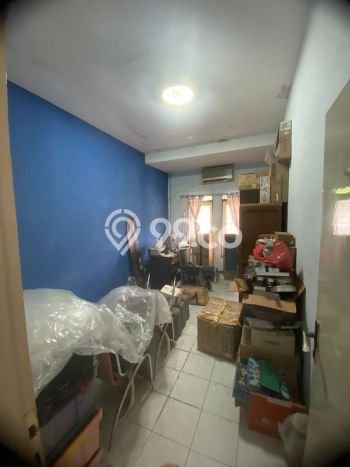 Rumah Luas Asri 2 KT Siap Pakai di Darmo Permai Surabaya Rumah Luas Asri 2 KT Siap Pakai di Darmo Permai Surabaya