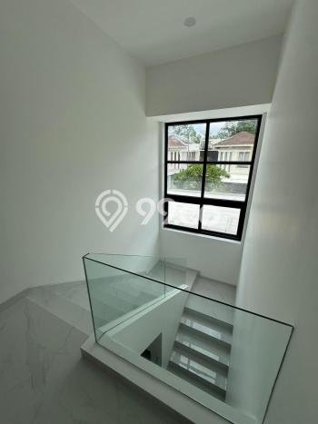 Jual Rumah Luas Elegan Dengan View Cantik di BSD, Tangerang Jual Rumah Luas Elegan Dengan View Cantik di BSD, Tangerang