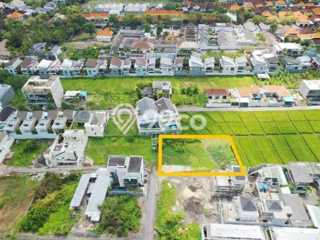 Tanah Lokasi Prima Kawasan , Luas 400m2m², Kawasan Asri, Dekat Badung, Badung Tanah Lokasi Prima Kawasan , Luas 400m2m², Kawasan Asri, Dekat Badung, Badung