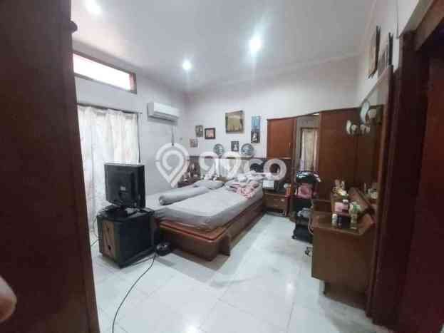 Siap Huni Rumah Mewah 7 Kamar di Genteng Dekat ke Mana Pun Siap Huni Rumah Mewah 7 Kamar di Genteng Dekat ke Mana Pun