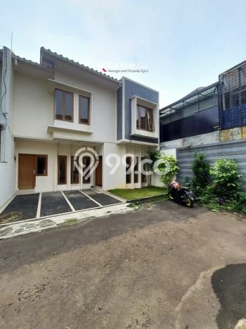 Rumah Elit Modern Tanpa Renovasi di Kebagusan Jakarta Selatan Rumah Elit Modern Tanpa Renovasi di Kebagusan Jakarta Selatan