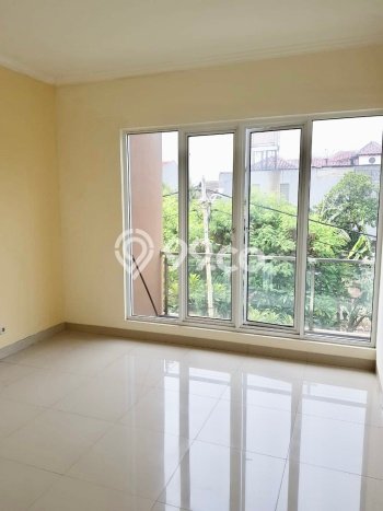 Ready to Use! Premium House LT 144m2 Desain Elegan di Pulomas Ready to Use! Premium House LT 144m2 Desain Elegan di Pulomas