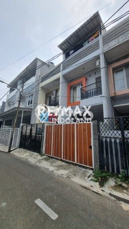 Rumah Luas Asri 3 KT Siap Pakai di Tanjung Duren Selatan Jakarta Barat Rumah Luas Asri 3 KT Siap Pakai di Tanjung Duren Selatan Jakarta Barat