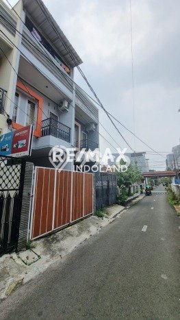 Rumah Luas Asri 3 KT Siap Pakai di Tanjung Duren Selatan Jakarta Barat Rumah Luas Asri 3 KT Siap Pakai di Tanjung Duren Selatan Jakarta Barat