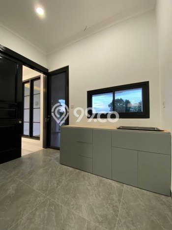 Rumah Strategis Minimalis Lb 151m2 di Ciracas, Jakarta Timur Rumah Strategis Minimalis Lb 151m2 di Ciracas, Jakarta Timur