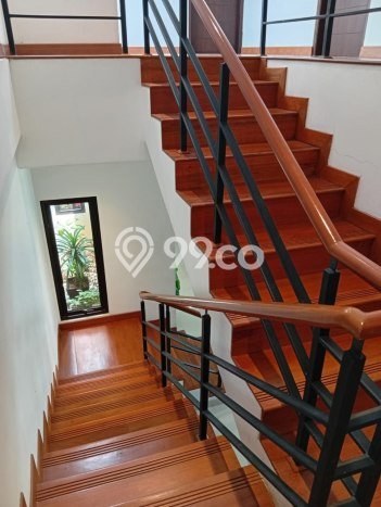 Ready to Use! Premium House LT 200m2 Desain Elegan di Cawang Ready to Use! Premium House LT 200m2 Desain Elegan di Cawang