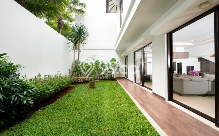 Ready to Use! Premium House LT 200m2 Desain Elegan di Cawang Ready to Use! Premium House LT 200m2 Desain Elegan di Cawang