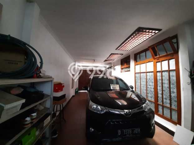 Siap Huni Rumah Mewah 5 Kamar di Regol Dekat ke Mana Pun Siap Huni Rumah Mewah 5 Kamar di Regol Dekat ke Mana Pun