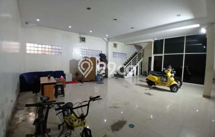 Rumah Mewah LB 300m2 Siap Pakai Desain Elegan di PELAJAR PEJUANG, Bandung Rumah Mewah LB 300m2 Siap Pakai Desain Elegan di PELAJAR PEJUANG, Bandung