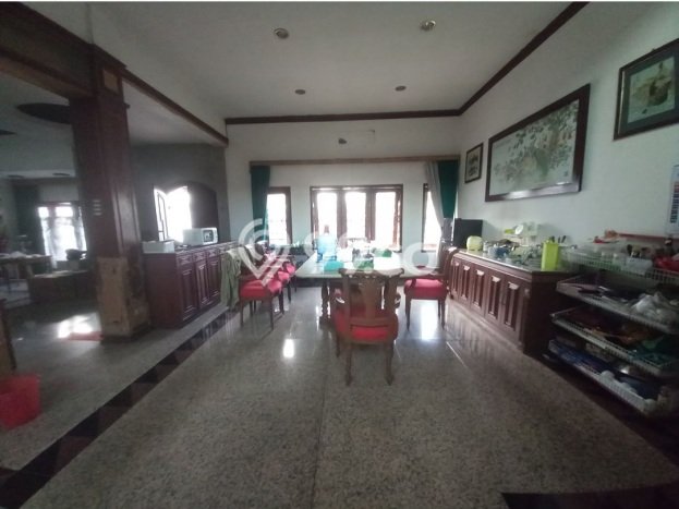 Siap Huni Rumah Mewah 5 Kamar di Semarang Tengah Dekat ke Mana Saja Siap Huni Rumah Mewah 5 Kamar di Semarang Tengah Dekat ke Mana Saja