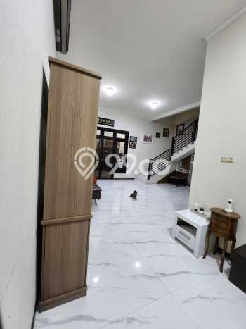 Hunian Elit LB 260m2 Siap Pakai Desain Elegan di Pondok Tjandra, Sidoarjo Hunian Elit LB 260m2 Siap Pakai Desain Elegan di Pondok Tjandra, Sidoarjo